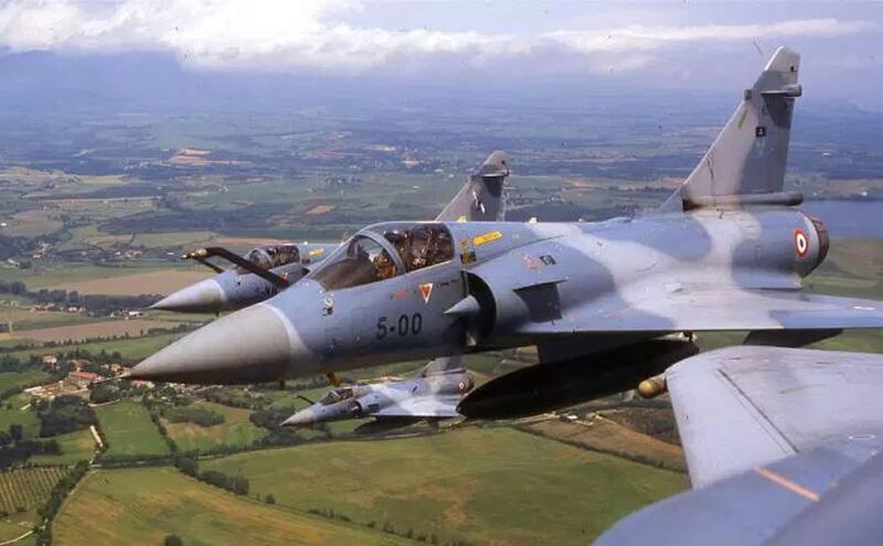 जिस मिराज-2000 ने पाकिस्तान में मचाई तबाही, पढ़िए उसकी 10 खूबियां