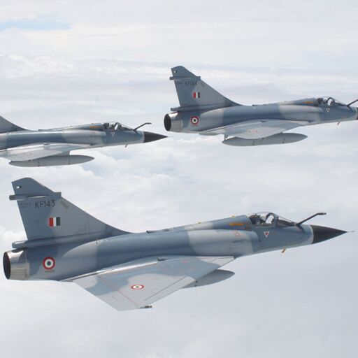 भारत ने पाक के F-16 को गिराया, PAK का दावा- 1 भारतीय पायलट को पकड़ा