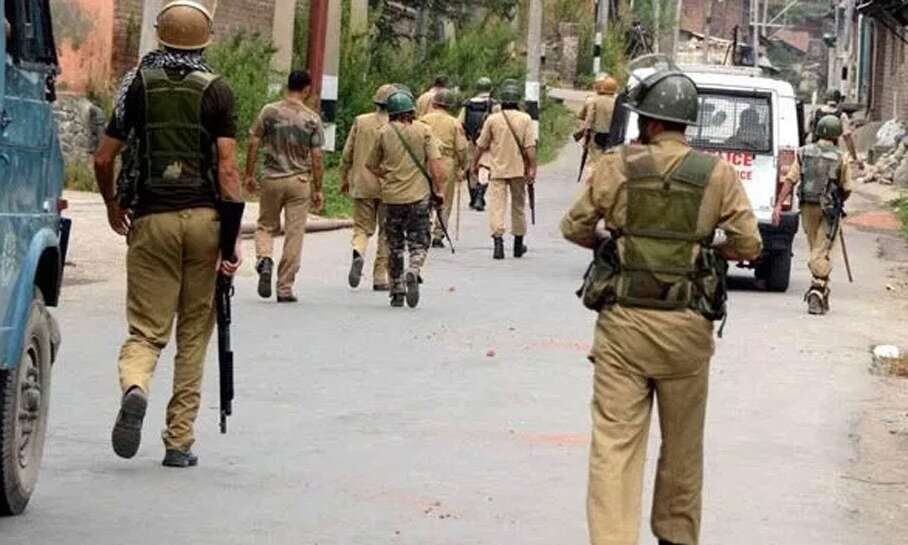 जम्मू कश्मीर में पुलिस की बड़ी कार्रवाई, जमात-ए-इस्लामी के 6 सदस्य गिरफ्तार