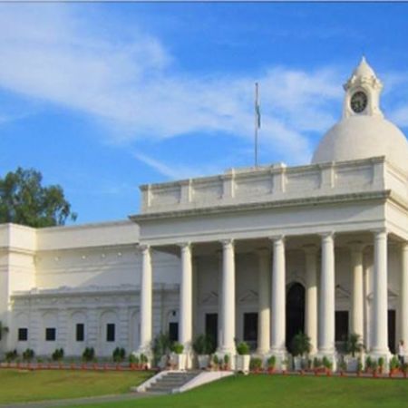 IIT ने खोले युवाओं के लिए द्वार, इन पदों के लिए अभी करें आवेदन