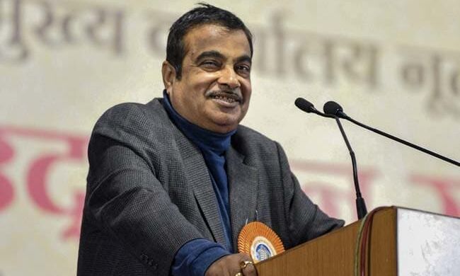 केंद्रीय मंत्री नितिन गडकरी ने रविवार को कहा कि देश में मूत्र से यूरिया निर्माण होना चाहिए