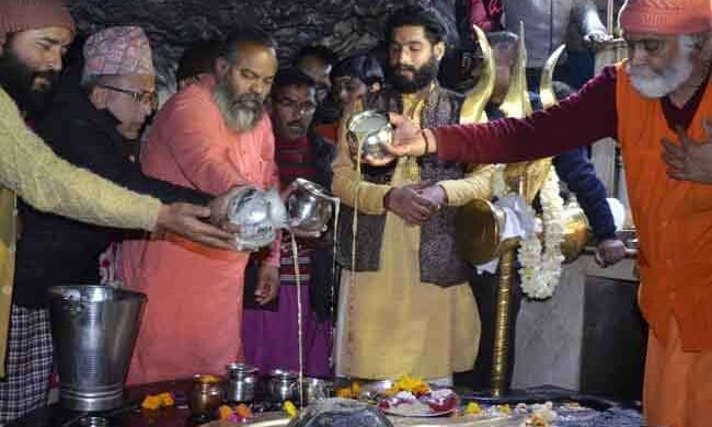 देवभूमि उत्‍तराखंड में महाशिवरात्रि पर शिवालयों में श्रद्धालुओं की भीड़ उमड़ी