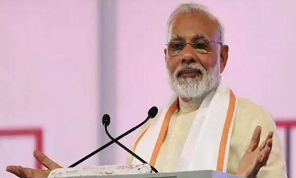 प्रधानमंत्री नरेन्द्र मोदी दो दिन के दौरे पर गुजरात पहुंचे हैं