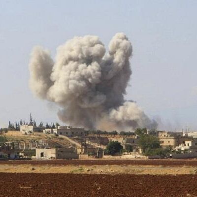 ब्रिटेन स्थित निगरानी संस्था के निदेशक रामी अब्देल रहमान ने कहा, इसमें पांच जिहादियों की भी मौत हो गई