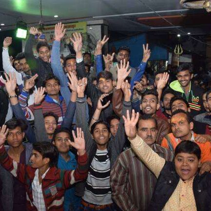 महाशिवरात्रि पर सोमवार को भक्त दूध, दही , घृत, शहद, चंदन से अभिषेक कर महादेव की कृपा प्राप्त करेंगे