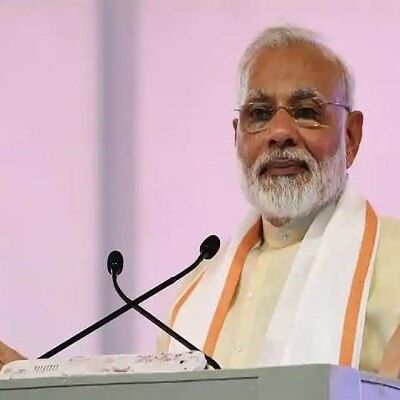 प्रधानमंत्री नरेन्द्र मोदी दो दिन के दौरे पर गुजरात पहुंचे हैं