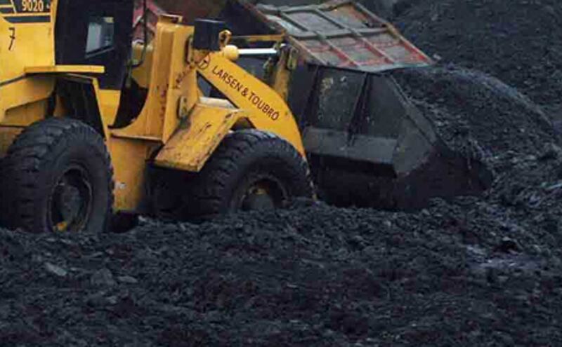 नगालैंड के लॉन्गलेन्ग जिले के योंग्लोक गांव में अवैध कोयले की खान में भू-स्खलन से चार खनिकों की मौत हो गई