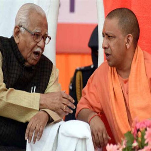 भव्य एवं दिव्य कुंभ का समापन करने प्रयागराज पहुंचे राज्यपाल राम नाईक व सीएम योगी