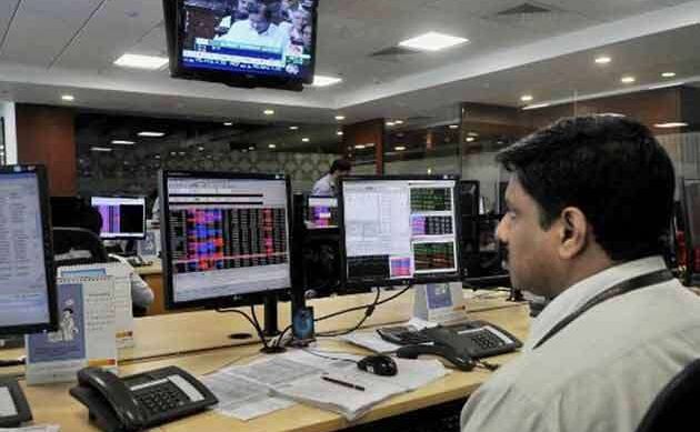 एक महीने के उच्चतम स्तर पर पहुंचा सेंसेक्स, निफ्टी 11,000 के पार