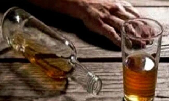 उत्तराखंड में टिहरी जिले के मरोदा गांव में जहरीली शराब पीने से दो लोगों की मौत हो गई
