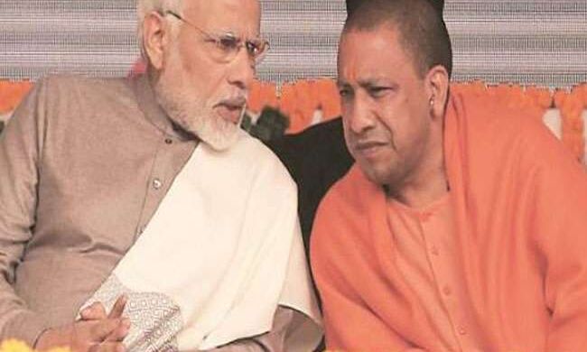 मुख्यमंत्री योगी आदित्यनाथ के आसपास गाजियाबाद स्थित हिंडन एयरपोर्ट पहुंचने के बाद अपने दौरे पर निकल पड़े रहे