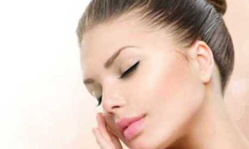 चेहरे को चमकदार बनाने के लिए अपनाये ये टिप्स, महिला दिवस बन जायेगा और भी खास