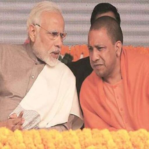 मुख्यमंत्री योगी आदित्यनाथ के आसपास गाजियाबाद स्थित हिंडन एयरपोर्ट पहुंचने के बाद अपने दौरे पर निकल पड़े रहे