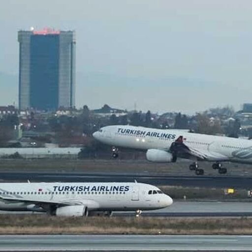 मौसम में खराबी के कारण न्यूयॉर्क में उतरा टर्किश विमान, 25 लोग घायल