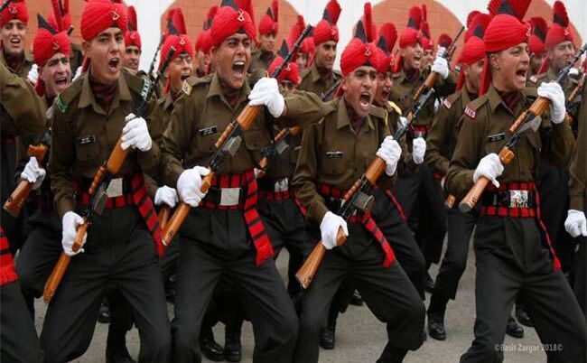 जम्मू-कश्मीर में आतंकवादियों से लोहा लेंगे ये 152 जवान, दिखा जबरदस्त उत्साह जम्मू-कश्मीर में आतंकवादियों से लोहा लेंगे ये 152 जवान, दिखा जबरदस्त उत्साह
