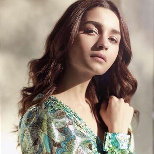 ब्रह्मास्त्र से आलिया भट्ट का फर्स्टलुक आया सामने, अयान मुखर्जी ने खोला बड़ा सीक्रेट!