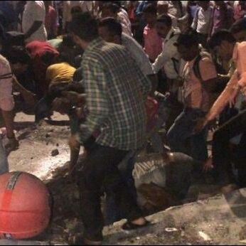 मुंबई में कसाब पुल गिरा, छह की मौत, 33 घायल