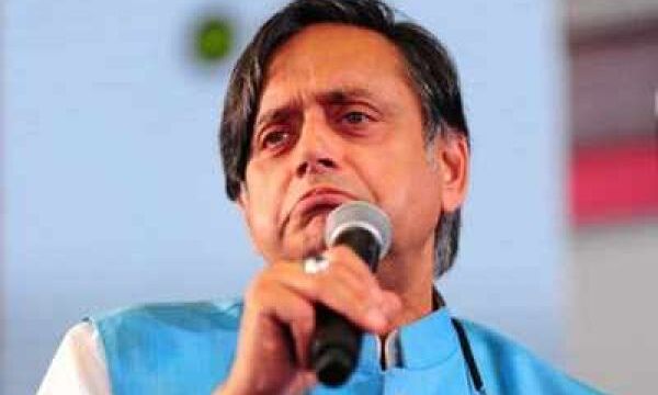कांग्रेस नेता शशि थरूर के चाचा और चाची भी हुए भाजपा में शामिल