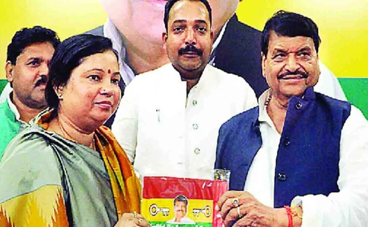 चुनावी दंगल में सपा को लगा बड़ा झटका, चाचा शिवपाल की पार्टी में शामिल हुईं अखिलेश की खास पूर्व मंत्री