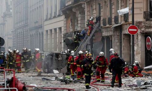 फ्रांस की राजधानी में येलो वेस्ट प्रदर्शनों के दौरान हुई हिंसा, दंगाइयों ने दुकानों में लगाई आग