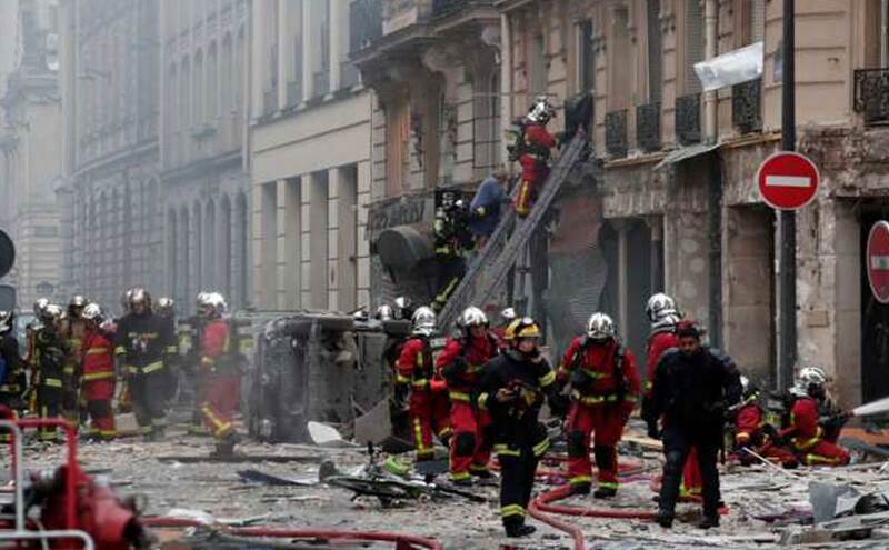 फ्रांस की राजधानी में येलो वेस्ट प्रदर्शनों के दौरान हुई हिंसा, दंगाइयों ने दुकानों में लगाई आग