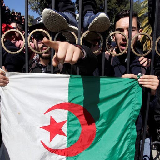 अल्जीरिया: जानिए क्यों, यह देश अब तक असली आजादी के लिए तरस रहा है