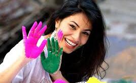 होली खेलने के पहले अपने बालों को इस तरह कर लें रेडी