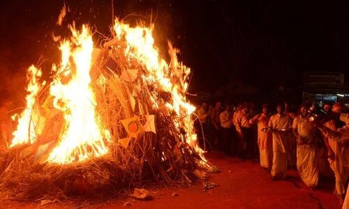होलिका दहन आज, इस विधि से करें पूजा-अर्चना, जानें क्या है शुभ मुहूर्त