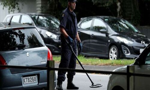 क्राइस्टचर्च पुलिस ने मस्जिद हमले में संदिग्ध के घर मारा छापा,