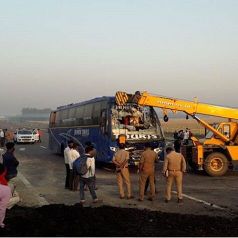 आगरा-लखनऊ एक्‍सप्रेस-वे पर दर्दनाक हादसा, 20 यात्री घायल, 5 की हालत गंभीर