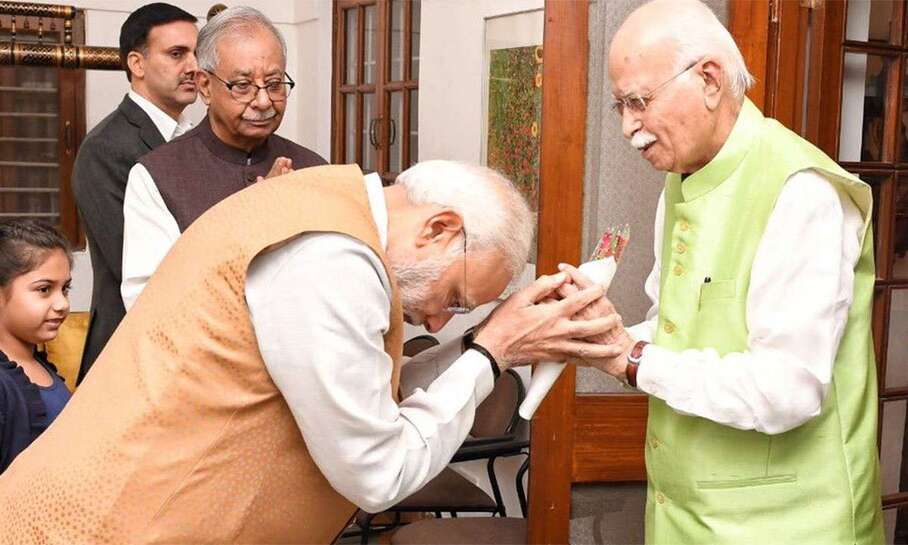 वरिष्ठ नेता आडवाणी के ब्लॉग पर प्रतिक्रिया देते हुए पीएम नरेंद्र मोदी
