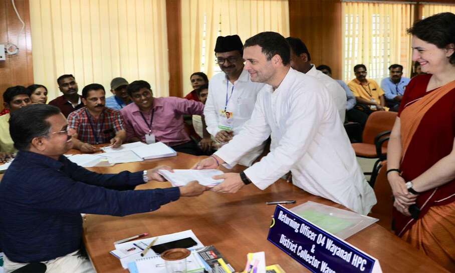 कांग्रेस अध्यक्ष राहुल गांधी की संपत्ति 15.88 करोड़ रुपये से अधिक ,उन्होंने यह जानकारी लोकसभा सीट पर नामांकन पत्र भरने के दौरान दी 