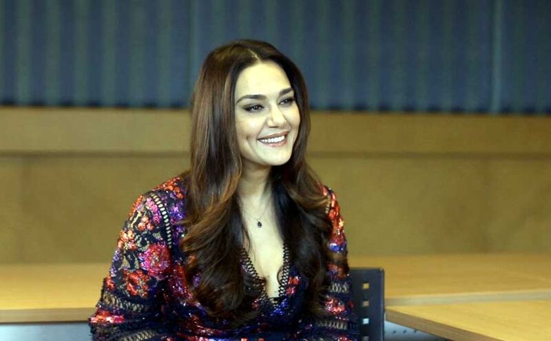 अभिनेत्री और आईपीएल में पंजाब की सह मालकिन प्रीति जिंटा ने क्रिकेटर राहुल का सपोर्ट किया