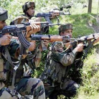 जम्‍मू और कश्‍मीर में आतंकियों और सुरक्षाबलों के बीच मुठभेड़ जारी, 2-3 आतंकी छिपे होने की खबर