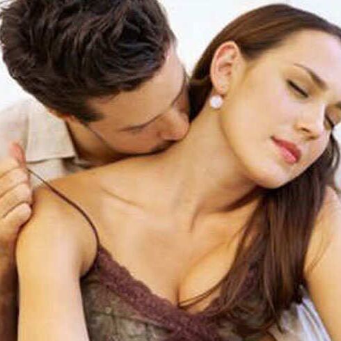 जब SEX करने को बेताब होती है महिलाएं, तो करती हैं ऐसे इशारे, आप भी जानिए...