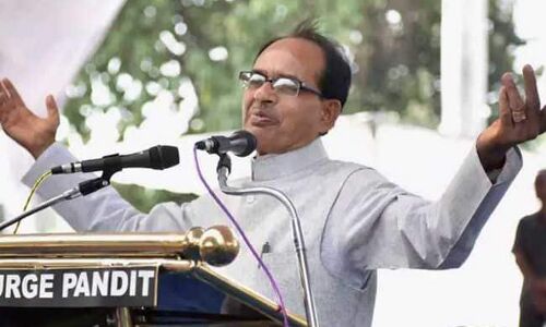 पूर्व मुख्यमंत्री शिवराज सिंह चौहान ने इसे संविधान को ध्वस्त करने वाली घटना बताते हुए सवाल किया हैं कार्रवाई पूर्व मुख्यमंत्री शिवराज सिंह चौहान ने इसे संविधान को ध्वस्त करने वाली घटना बताते हुए सवाल किया हैं कार्रवाई