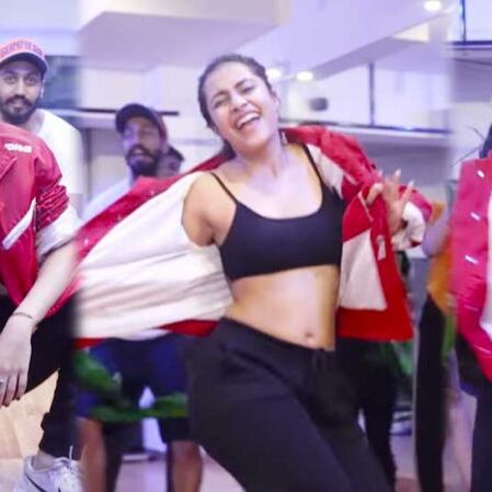 इस खूबसूरत लड़की पर चढ़ा फर्स्ट क्लास का खुमार, लाखों बार देखा ये वीडियो