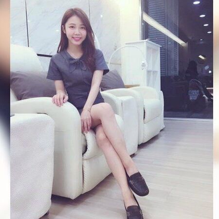 ये है दुनिया की सबसे खूबसूरत नर्स, मरीजों की लगी होती है लाइन