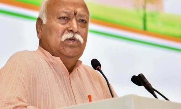 लोकसभा चुनावों के पहले चरण में आरएसएस के प्रमुख मोहन भागवत ने नागपुर में किया मतदान ,कहा जरुर करे मतदान 