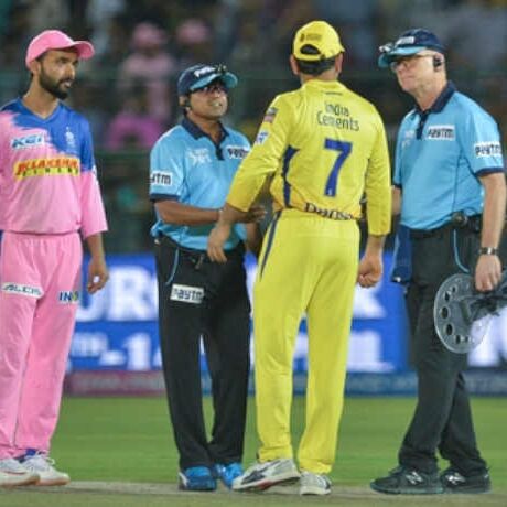 शांत स्वभाव के लिए मशहूर कैप्टन कूल एमएस धोनी आईपीएल-12 के मैच में अंपायर से भिड़े