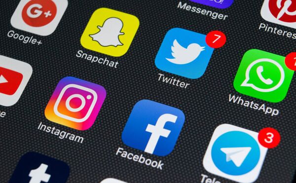  निर्वाचन आयोग ने सोशल मीडिया पर निर्वाचन नियमों का उल्लंघन करने वाली 500 से अधिक पोस्ट को हटवाया 