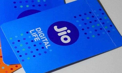 रिलायंस जियो ने ग्राहकों के लिए बंपर ऑफर निकाला है, 299 के रिचार्ज पर 10 हजार का फायदा