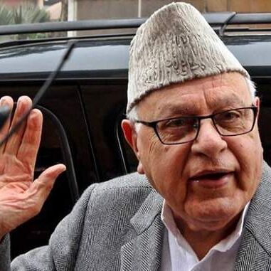  नेशनल कांफ्रेंस के अध्यक्ष फारूक अब्दुल्ला ने कहा :लोकसभा चुनाव तय करेंगे कि जम्मू-कश्मीर गरिमा के साथ संघ का हिस्सा रहेगा :या नहीं. 