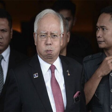 मलेशिया के पूर्व प्रधानमंत्री नजीब रजाक अपने खिलाफ भ्रष्टाचार के हाई प्रोफाइल मामले में सुनवाई शुरू