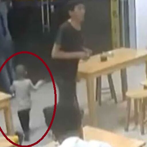 जानिए क्यों बेटी को रेस्त्रा में छोड़कर चला गया पिता,वजह जान कर हो जायेगे हैरान