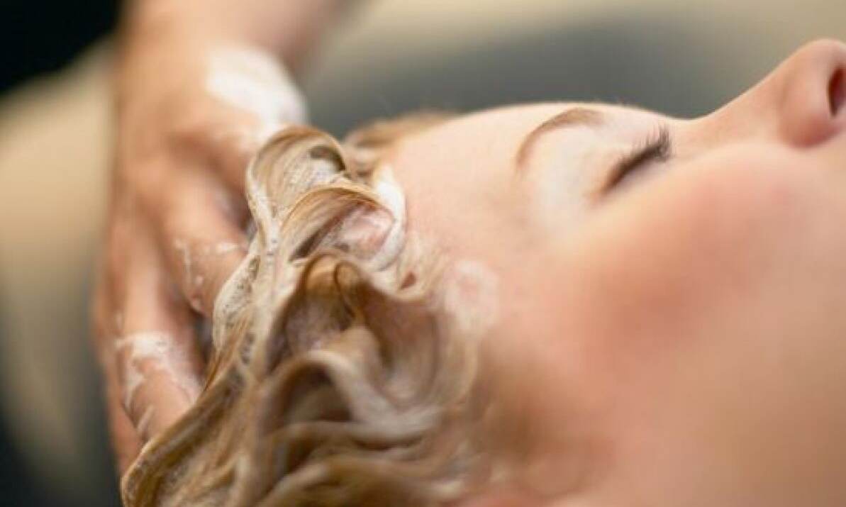 जानिए क्या होता हैं हेयर स्कैल्प स्क्रबिंग के फायदे
