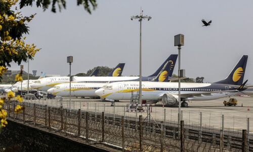 जेट एयरवेज इंडिया लिमिटेड के शेयर्स गुरुवार के कारोबार में 34 फीसद तक टूट गए