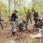 मतदान शुरु होने से पहले ही छत्तीसगढ़ में नक्सली मुठभेड़ शुरु हो गई