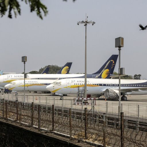 जेट एयरवेज इंडिया लिमिटेड के शेयर्स गुरुवार के कारोबार में 34 फीसद तक टूट गए