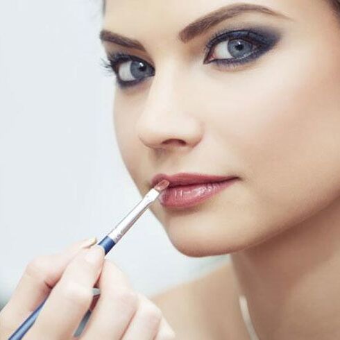 महिलाएं ऐसे करें लाइट मेकअप